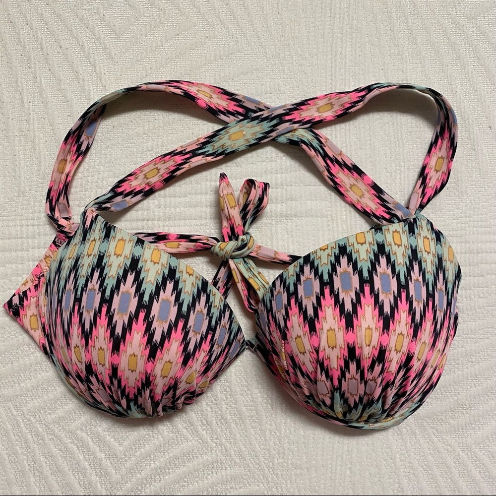 Victoria’s Secret patterned bikini top - size